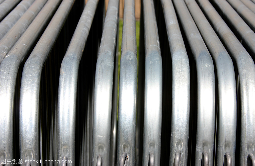 钢护栏、管材及金属建筑材料机械设备销售的市场机遇与策略